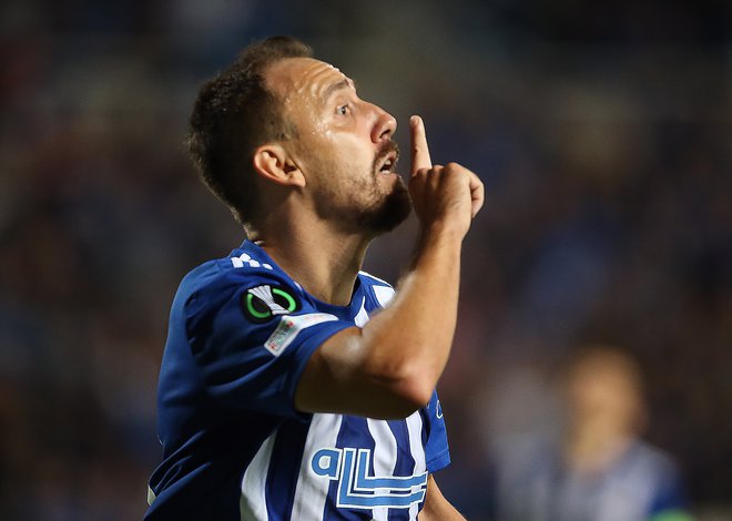 Denis Popović, ko je lani še igral za ciprski Anorthosis na tekmah konferenčne lige. FOTO: Yiannis Kourtoglou/Reuters
