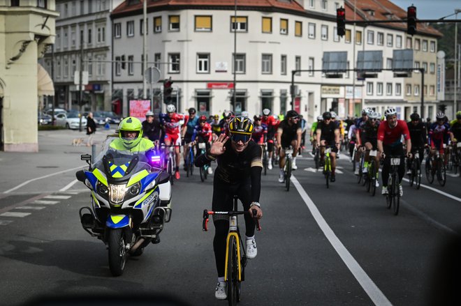 Primož je z Zlatim krogom napovedal nov način druženja z najzvestejšimi navijači. FOTO: Marko Pigac
