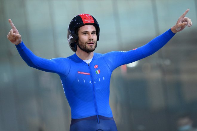 Italijanski kolesarski zvezdnik Filippo Ganna je na svetovnem prvenstvu na krožni stezi zablestel tudi v zasledovanju na 4000 m. FOTO: Anne-christine Poujoulat/AFP
