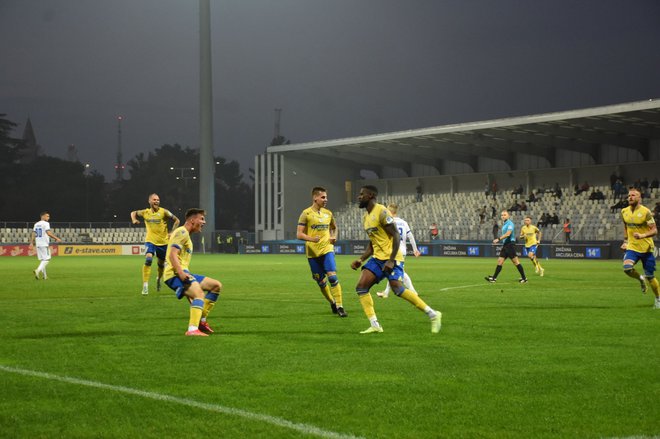 Veselje Brighta Edomwonyija ob izenačenju na Bonifiki. FOTO: FC Koper/facebook
