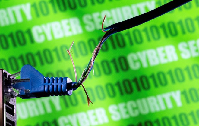 Kibernetska varnost je nekaj, česar ni mogoče preprosto kupiti in namestiti. FOTO: Dado Ruvić/Reuters

