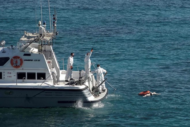 Število prebežnikov med Grčijo in Turčijo še narašča.

FOTO: Savvas Karmaniolas/Afp
