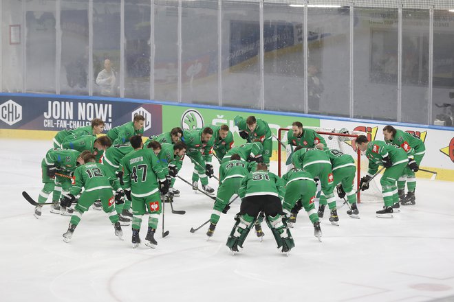 Olimpijini hokejisti so pravočasno strnili svoje vrste. FOTO: Leon Vidic/Delo
