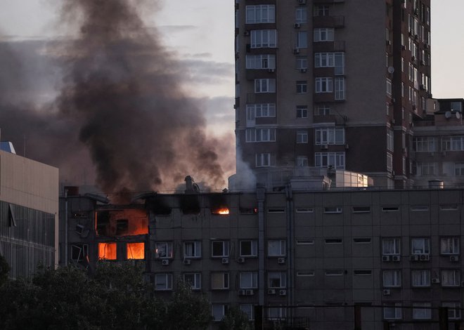 Smoke rises after a Russian drone strike, which local authorities consider to be Iranian-made unmanned aerial vehicles (UAVs) Shahed-136, amid Russia's attack on Ukraine, in Kyiv, Ukraine October 17, 2022. REUTERS/Gleb Garanich TPX IMAGES OF THE DAY Foto Gleb Garanich Reuters
