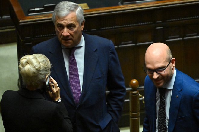 Zdi se, da je glavni cilj stranke Naprej, Italija vriniti v vlado svojega &shy;podpredsednika Antonia Tajanija (v sredini, desno Lorenzo Fontana).&nbsp;FOTO:&nbsp; Alberto Pizzoli/AFP
