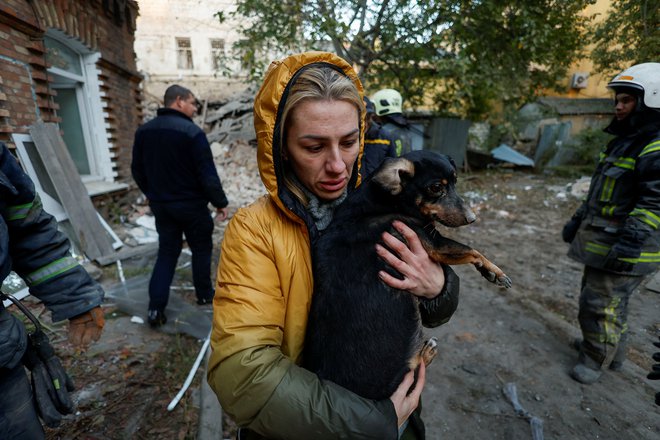 Napadi na&nbsp;Mikolajev so bili prav tako usmerjeni v cilje, ki jih ljudje najbolj potrebujejo v vsakdanjem življenju. FOTO:&nbsp;Valentyn Ogirenko/Reuters
