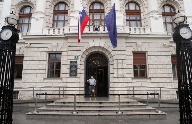 Zdravniki in sodniki so med poklicnimi skupinami, ki so najbolj nezadovoljne s svojim položajem v enotnem plačnem sistemu.&nbsp;foto:Igor Mali
