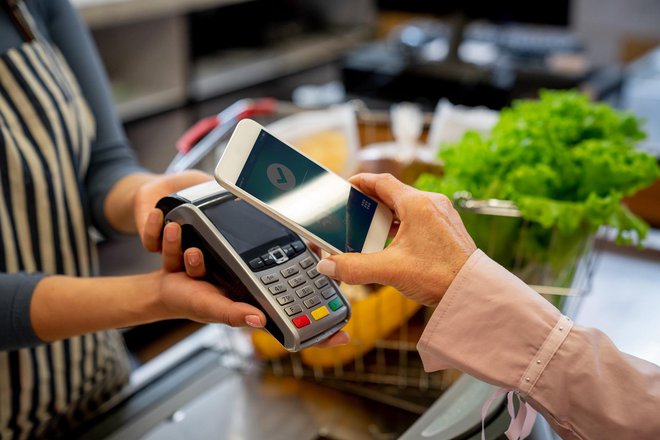 Mobilna plačila so samo en vidik digitalizacije bančništva &ndash; a zelo praktičen in pomemben za uporabnike. FOTO: AFP
