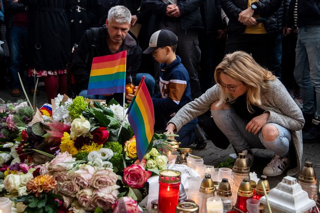 Strelski pohod na gejevski bar v središču Bratislave je pretresel Slovaško. FOTO: Vladimir Simicek/AFP
