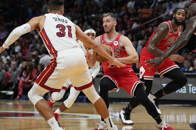 Goran Dragić (na sredini) je bil zelo natančen pri metih za tri točke. FOTO: Jim Rassol/Usa Today Sports
