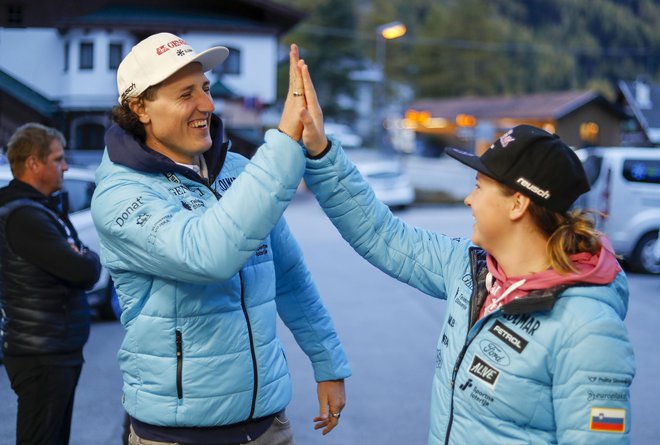 Tudi Štefan Hadalin in Neja Dvornik po dolgih pripravah z veseljem pričakujeta uvod v novo sezono. FOTO:&nbsp;Matej Družnik/Delo
