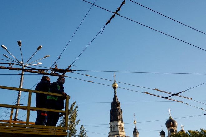 Rusija se je v zadnjih napadih usmerila v ukrajinsko elektroenergetsko omrežje. FOTO: Valentyn Ogirenko/Reuters
