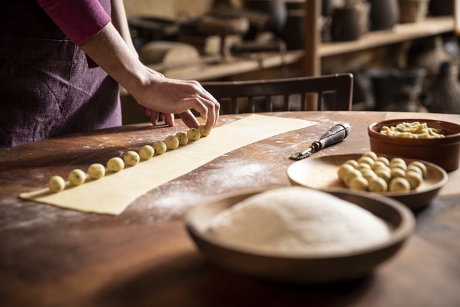 S pomočjo vseh treh označb, &quot;zaščitena označba porekla&quot;, &quot;zaščitena geografska označba&quot; in &quot;zajamčena tradicionalna posebnost&quot;, boste lahko brezskrbno izbirali živila, ki bodo vaše kulinarične podvige obogatila s pristnimi tradicionalnimi okusi. FOTO: Aljoša Rebolj
