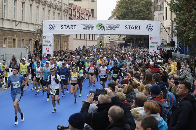 Po&nbsp;podatkih Timinga Ljubljana, organizatorja maratona, se je za vse kategorije tekov prijavilo 17.390 tekačev. FOTO: Leon Vidic/Delo
