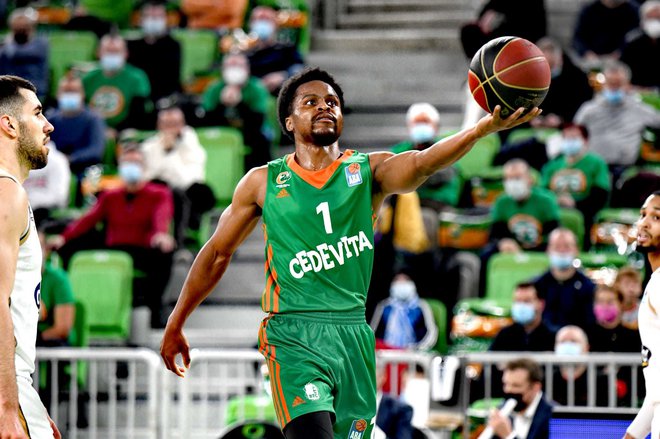 Brez Yogija Ferrella so imeli Ljubljančani velike težave v Romuniji. FOTO: Cedevita Olimpija
