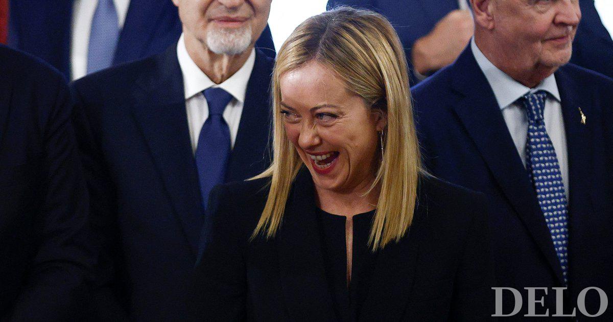 Giorgia Meloni ha prestato giuramento come primo Presidente del Consiglio donna in Italia