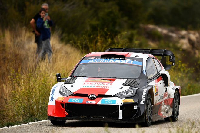 Francoz Sebastien Ogier je bil najhitrejši na reliju po Španiji. FOTO: Pau Barrena/AFP
