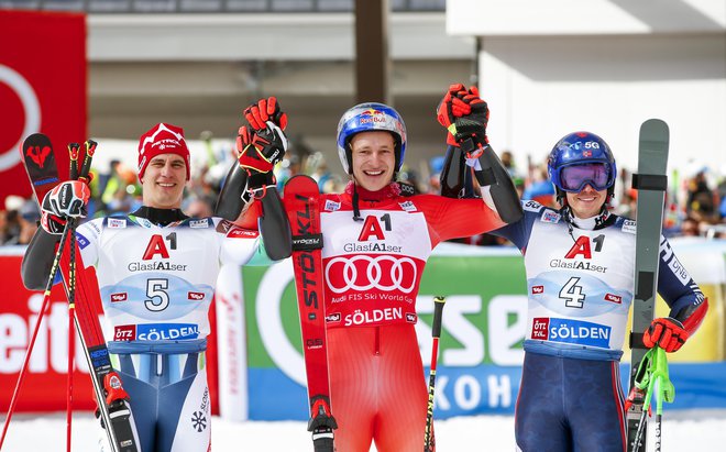 Žan Kranjec je na prvem veleslalomu sezone, osvojil drugo mesto. Zmagal je Marco Odermatt, tretji je bil Henrik Kristoferssen. FOTO: Matej Družnik
