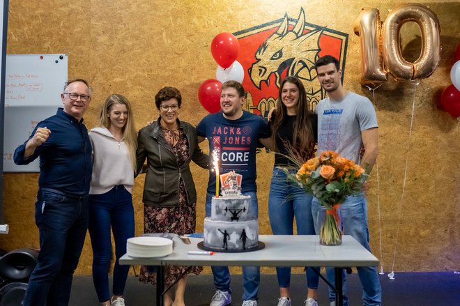 Ekipa CrossFit Ljubljana: Matjaž Šink, Nina Ivančič, Marina Šink, Žan Osredkar, Hana Molan, Rok Vrečar. FOTO: Crossfit Ljubljana
