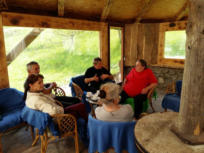 Sobivanje je dobra rešitev proti osamljenosti, prednost je tudi v znižanju življenjskih stroškov. FOTO: arhiv Inštituta Antona Trstenjaka
