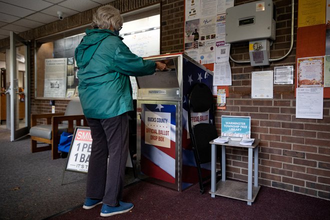 Prvi volivci so že glasovali po pošti. Foto Hannah Beier/Reuters
