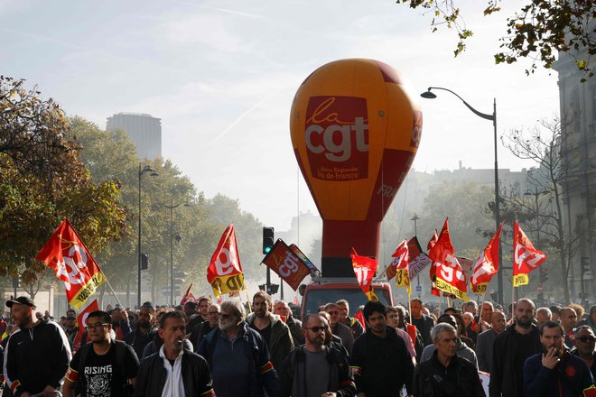 Sindikalna centrala CGT je včeraj pozvala na pariške ulice za višje plače. FOTO: Geoffroy Van Der Hasselt/AFP
