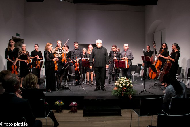 Jubilejni koncert Zdravniškega orkestra Camerata medica ob 30-letnici delovanja, z vodjem orkestra Francem Avsenkom. FOTO:&nbsp;Janez Platiše
