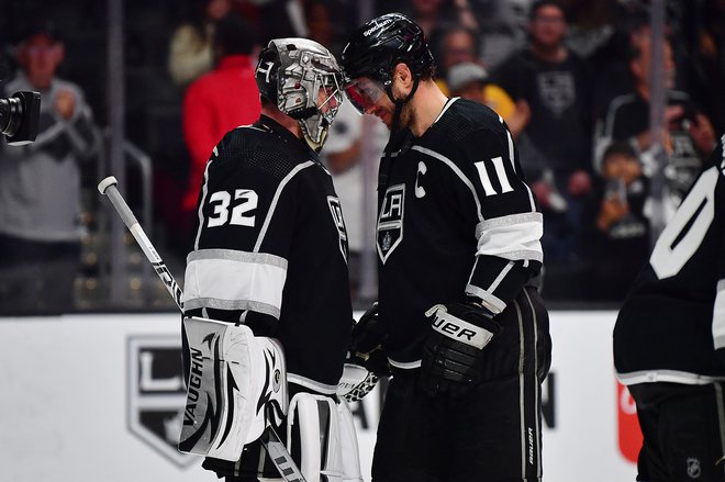 Kapetan Los Angeles Kings Anže Kopitar in vratar Jonathan Quick nista imela najboljšega večera. FOTO: Gary A. Vasquez/Usa Today Sports
