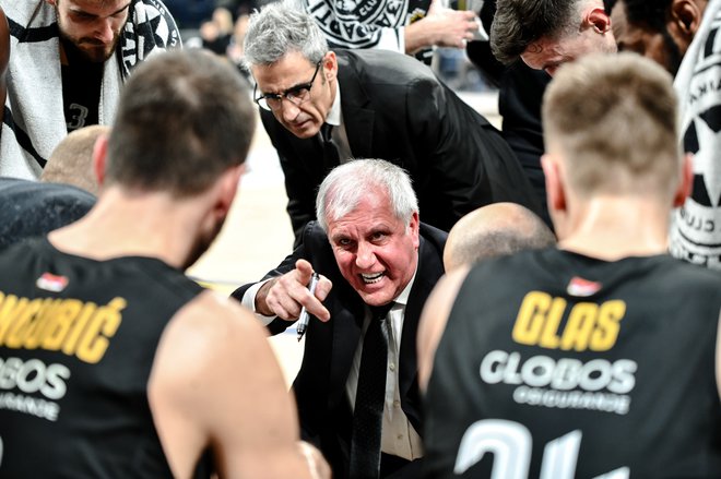 Željko Obradović v tej sezoni z Američani vodi Partizanovo moštvo v košarkarski superligi. FOTO: Aba
