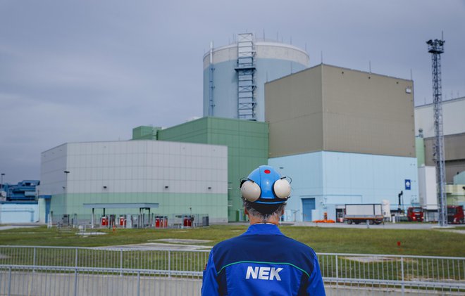 Jedrska elektrarna bo v remontu pet dni dlje, kot je bilo predvideno.&nbsp;FOTO: Jože Suhadolnik/Delo
