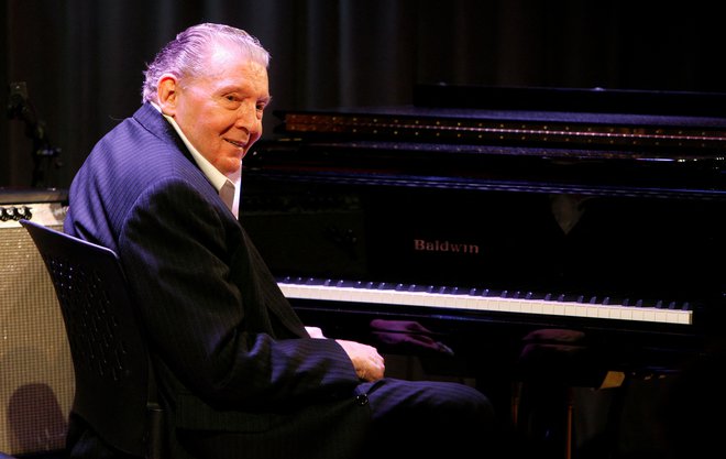 Jerry Lee Lewis med nastopom&nbsp;v muzeju Grammy&nbsp;v Los Angelesu leta 2010. FOTO:&nbsp;Fred Prouser/Reuters
