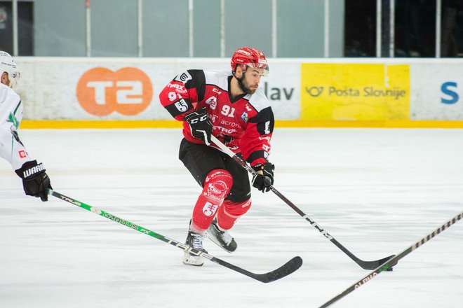 Žan Jezovšek je prispeval gol za tokratno zmago železarjev. FOTO: HDD Jesenice
