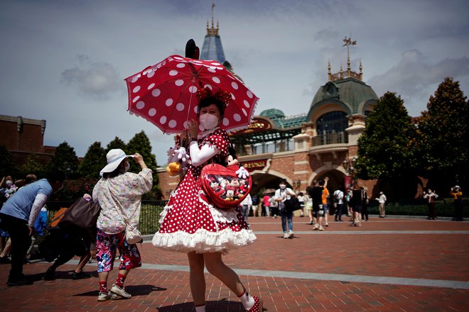 Šangajski Disneyland so nenapovedano zaprli, z obiskovalci vred. FOTO: Aly Song/Reuters

