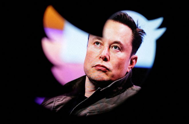 V nevarne ameriške politične in ideološke razkole se je, pred prelomnimi novembrskimi volitvami, vpletel še novi lastnik Twitterja Elon Musk.

Foto Dado Ruvic/Reuters
