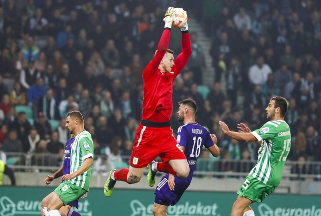 Matevž Vidovšek se je hitro prelevil tudi v enega od voditeljev v Olimpijinem moštvu. FOTO: Matej Družnik/Delo
