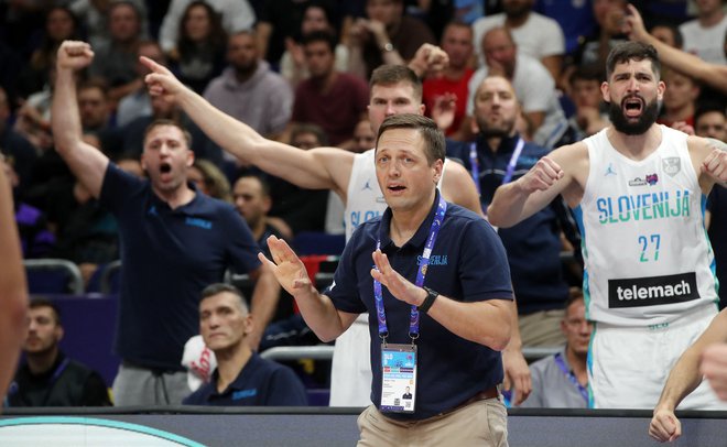 Selektor Aleksander Sekulić med tekmo s Poljsko v četrtfinalu letošnjega evropskega prvenstva v Berlinu, ki je bila tudi zadnja za slovensko izbrano vrsto. FOTO: Oliver Behrendt/AFP
