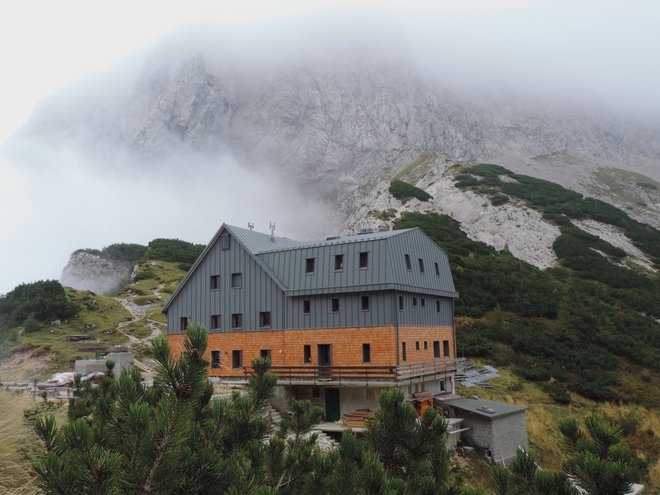 Obnovljena Cojzova koča na Kokrskem sedlu FOTO: Matej Ogorevc
