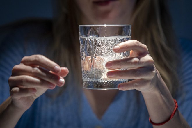 Vsak vitamin ima na etiketi napisan rok uporabe. Spremljajte ta datum. Največkrat je rok trajanja večine vitaminov dve leti.&nbsp;FOTO: Voranc Vogel
