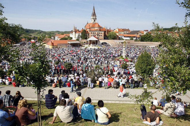 Pred desetletjem se je na Hrvaškem, ki se ima za zelo katoliško državo, 86 odstotkov ljudi izreklo za katolike, po najnovejšem popisu pa le še 79 odstotkov. FOTO: Tomislav Krišto/Cropix
