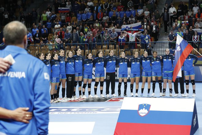 Slovenske rokometašice so v izjemnem slogu začele z nastopi na domačem evropskem prvenstvu. FOTO: Leon Vidic/Delo
