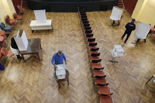 Ne vemo, kako bi uživali v toliko praznikih demokracije. Foto Leon Vidic
