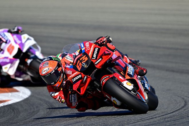 Francesco Bagnaia je bil na VN Valencie kos vsem izzivom. FOTO: Javier Soriano/AFP
