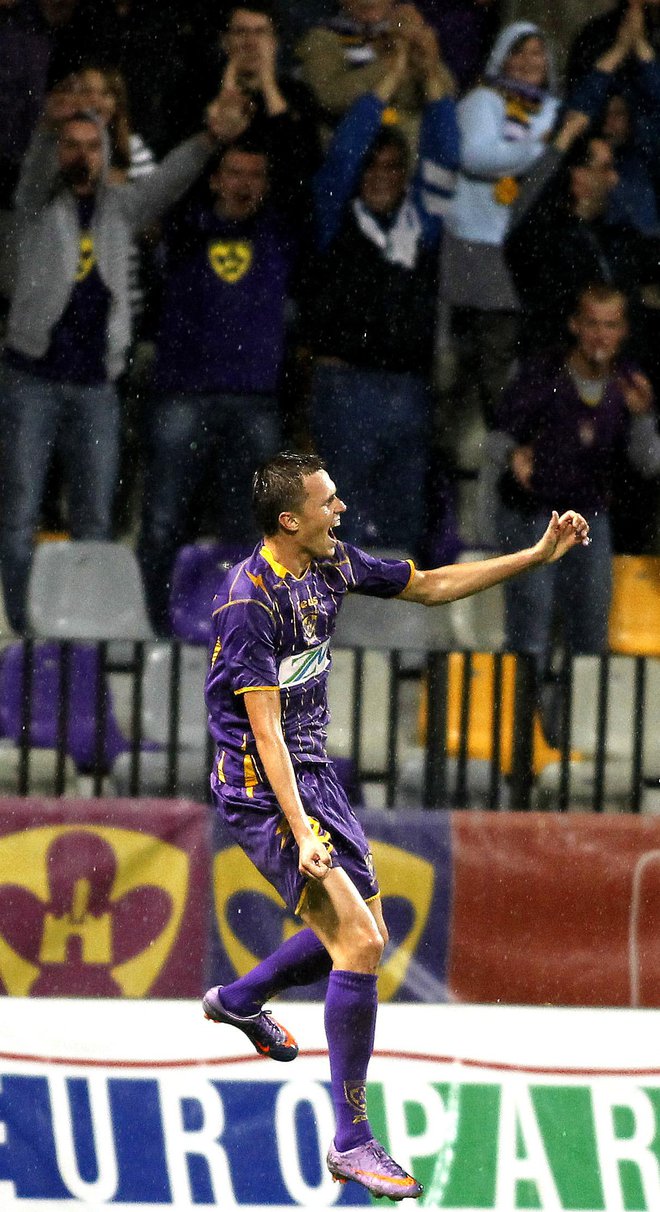 Josip Iličić na arhivski fotografiji s tekme proti škotskemu Hibernians&nbsp;v Ljudskem vrtu. FOTO: Matej Družnik/Delo
