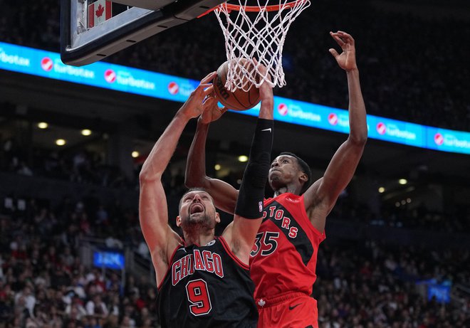 Pri bikih, ki so izgubili drugič zaporedoma, je bil z 18 točkami in 12 skoki najbolj razpoložen Nikola Vučević, DeMar DeRozan je dodal 20 točk. FOTO:&nbsp;Nick Turchiaro/USA Today Sports
