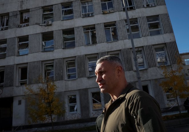 Kijevski župan Vitalij Kličko ostaja v mestu.&nbsp;FOTO:&nbsp;Gleb Garanich/Reuters
