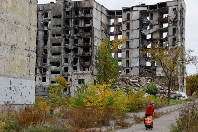 Od začetka vojne so Mariupolj ruske sile neusmiljeno obstreljevale. FOTO: Alexander Ermochenko/Reuters
