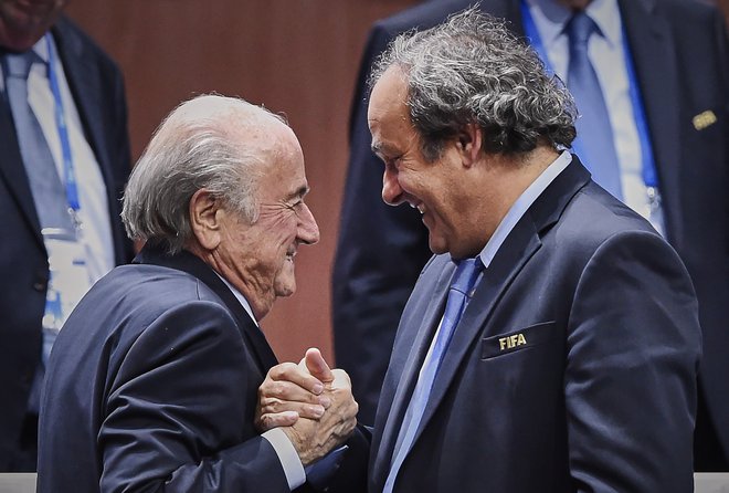 Sepp Blatter in Michel Platini sta sodelovala pri dodelitvi mundiala 2022 Katarju. FOTO: Michael Buholzer/AFP
