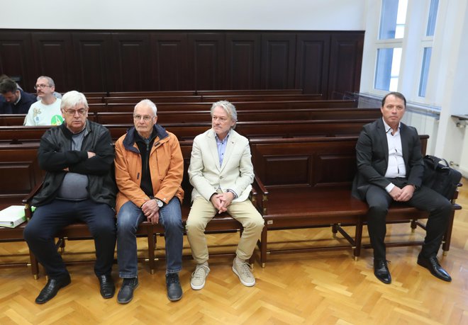 Obtoženi (na fotografiji z leve) Marjan Orel, Vinko Jazbec, Igor Zabret in Damjan Gril krivde niso priznali. FOTO: Dejan Javornik/Slovenske novice
