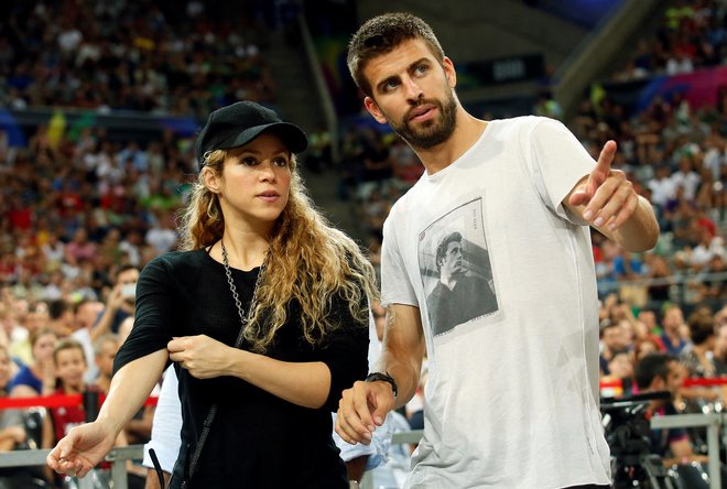 Gerard Piqué in Shakira sta se spoznala na snemanju videospota za skladbo Waka Waka, ki je bila uradna himna SP 2010 v Južni Afriki. FOTO: Albert Gea/Reuters
