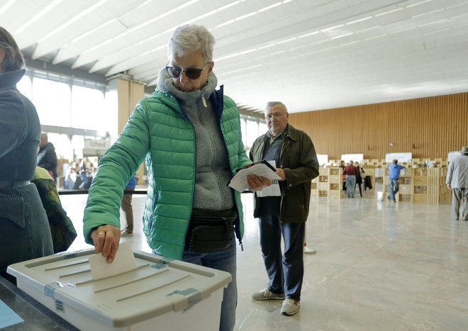 Prvi dan predčasnih volitev za predsednika države. FOTO: Jože Suhadolnik/Delo
